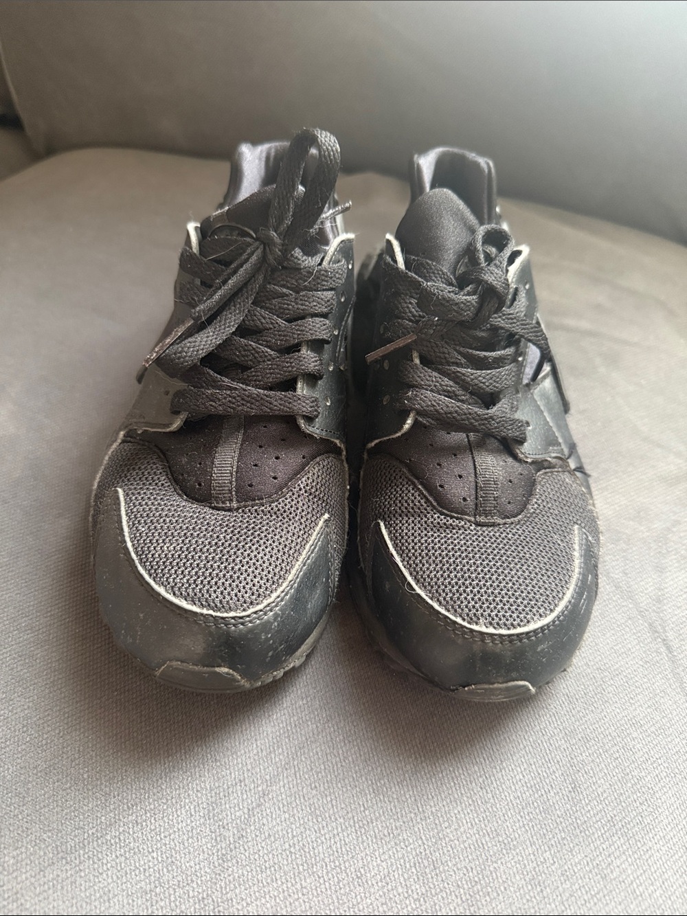 Black Hurrachi Nike Sneakers - Mesh & Leather Upper